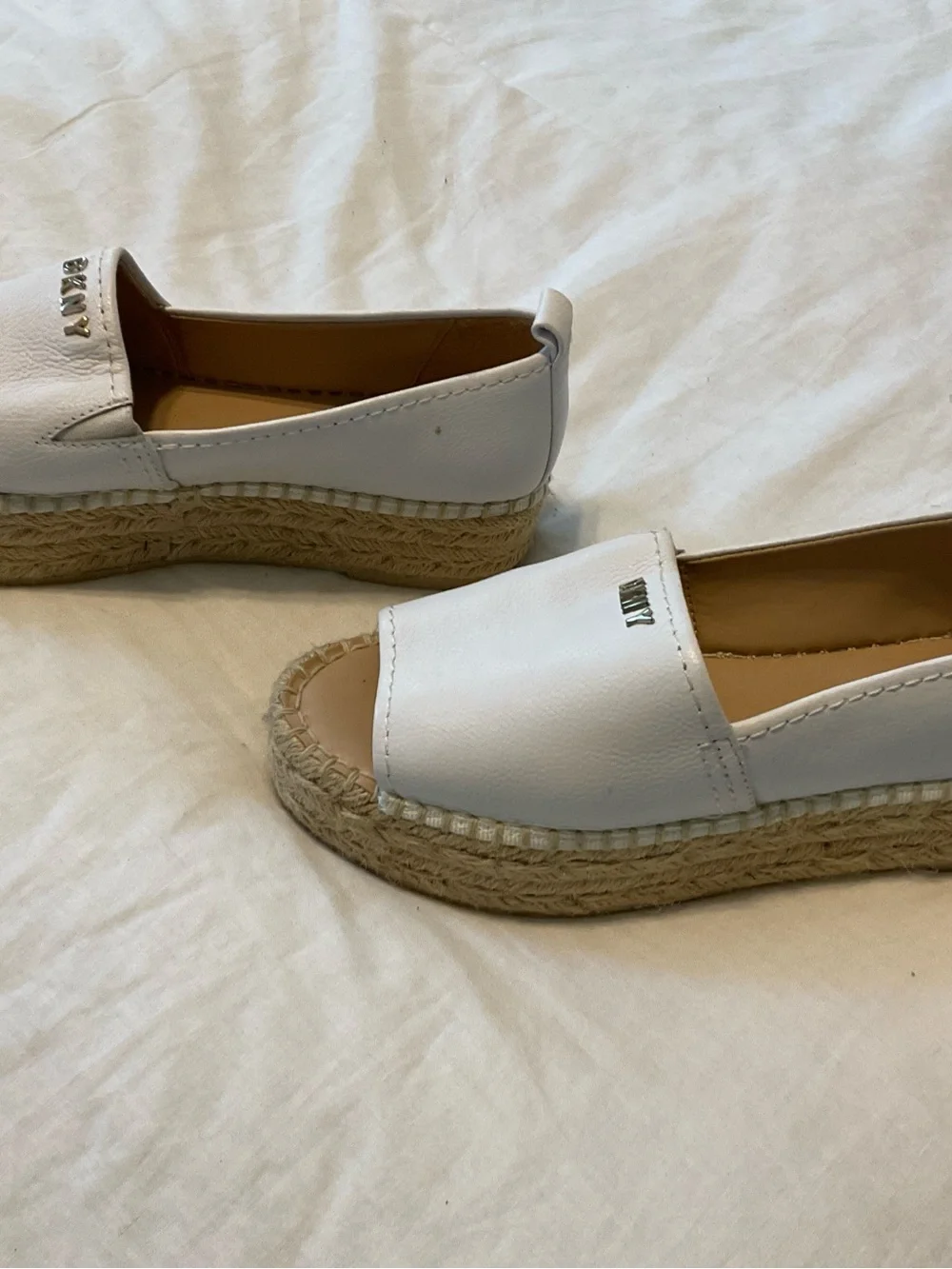 Dkny White Leather Espadrille Slide Sandals with Jute Platform - Picture 5 of 9